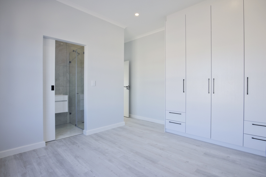 5 Bedroom Property for Sale in Sandown Western Cape